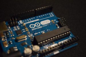 Arduino crea una herramienta para usar MicroPhyton