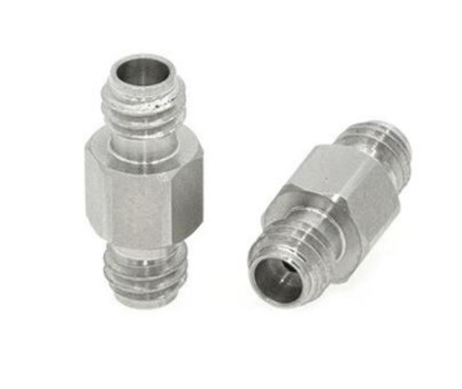 RF ONE A11001B - Adaptador fêmea de 1,00 mm para fêmea  de 1,00 mm - 67 GHz VSWR 1,25