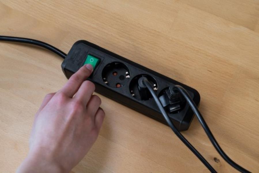 Brennenstuhl 1152300400 - 3-Socket power strip with ground and switch - 3 m cable
