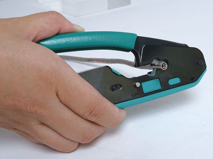 Pince à Sertir Fiches Modulaires RJ11, RJ12 et RJ45