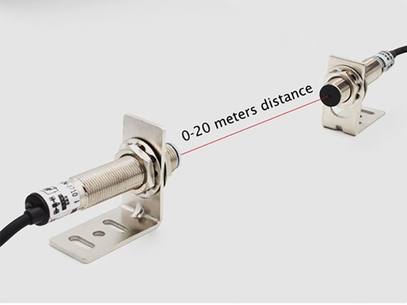 NPN Laser Photoelectric Sensor 10..30VDC - 20 Meters